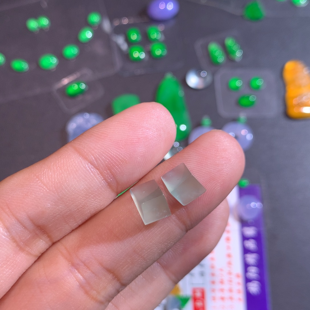 翡翠未镶嵌颈饰切割