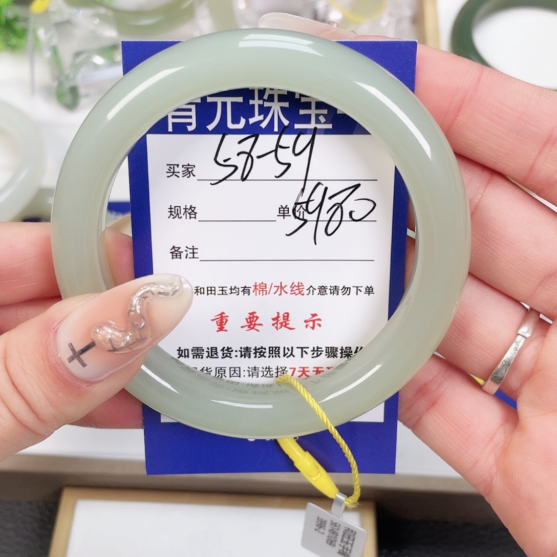 和田玉手镯未镶嵌