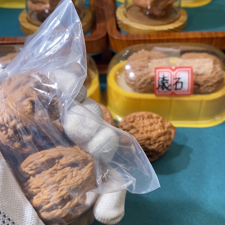 文玩核桃吊坠坦**对虎头王