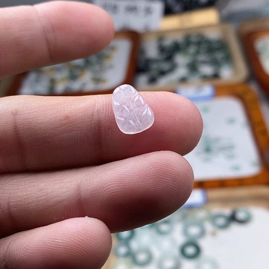 翡翠颈饰未镶嵌h***燕小提溜