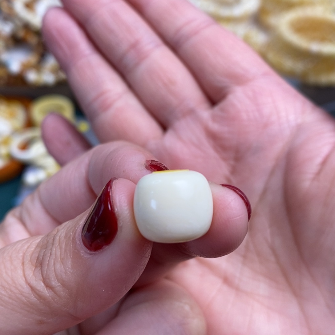 琥珀裸石未镶嵌瓷白老型单珠13×11.4