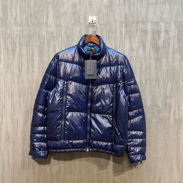 99新 Prada/普拉达 prada新款三角标亮蓝色羽绒服50码 Z00789
