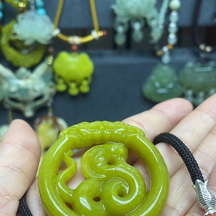 未镶嵌岫玉吊坠倩*