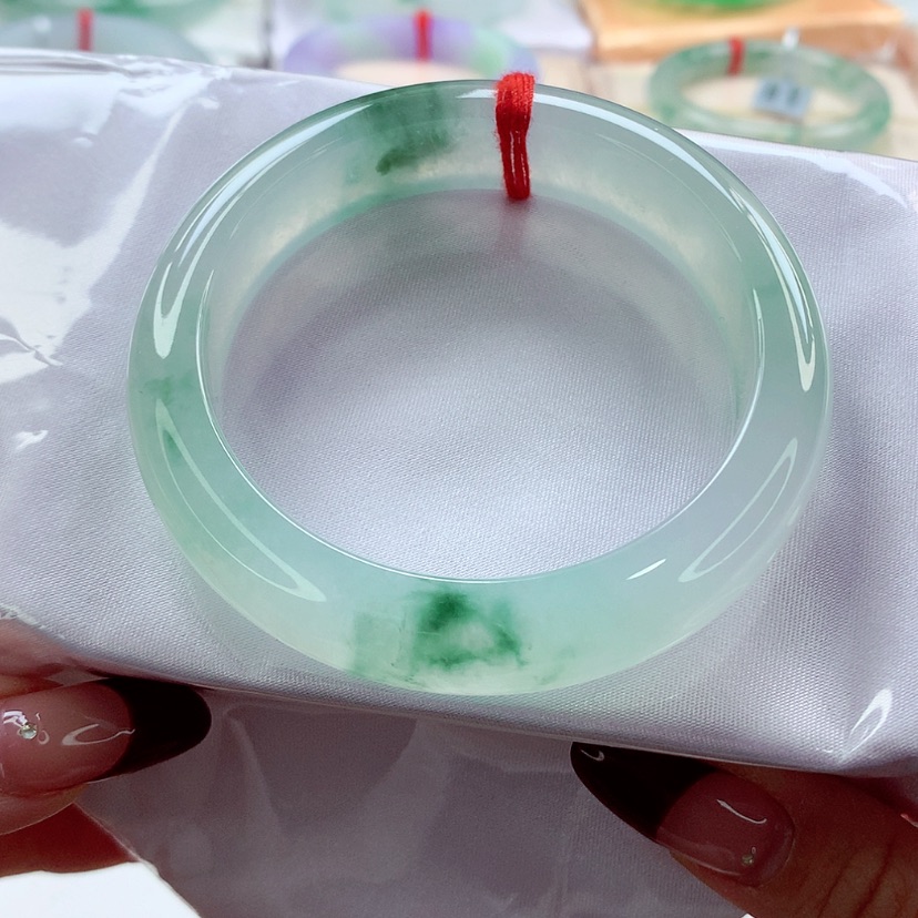 【闪购商品】翡翠手镯未镶嵌55 白冰绿花 灵