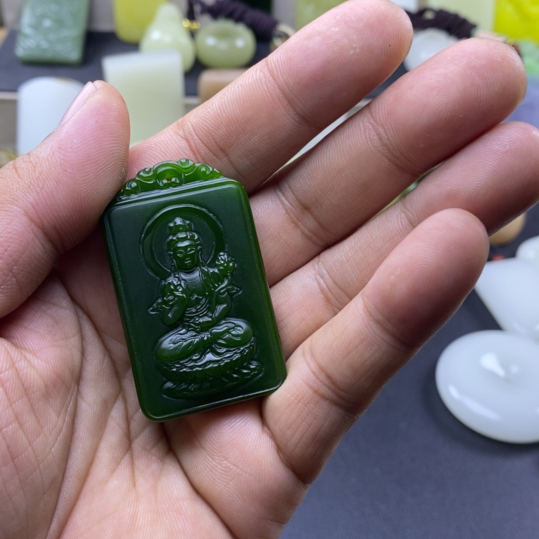 和田玉未镶嵌颈饰轩*