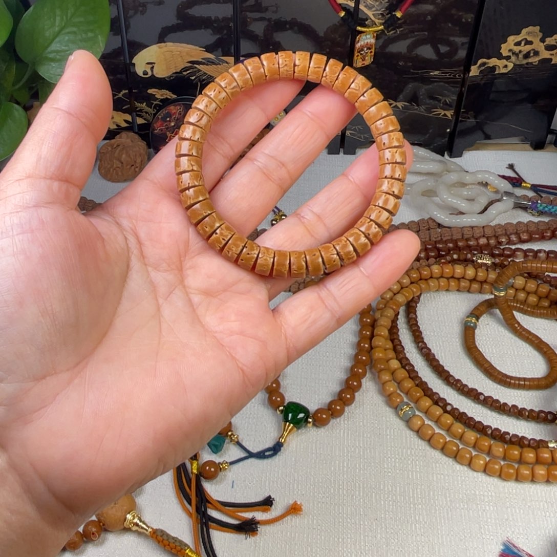 ****雯吊坠桃核2334456677889999