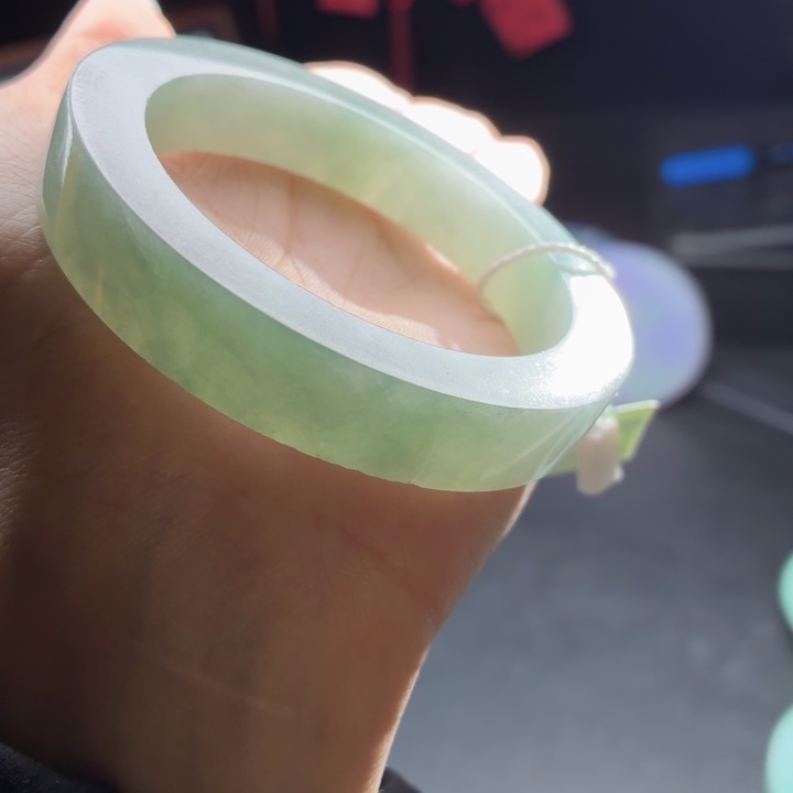 定制翡翠未镶嵌翡翠手镯