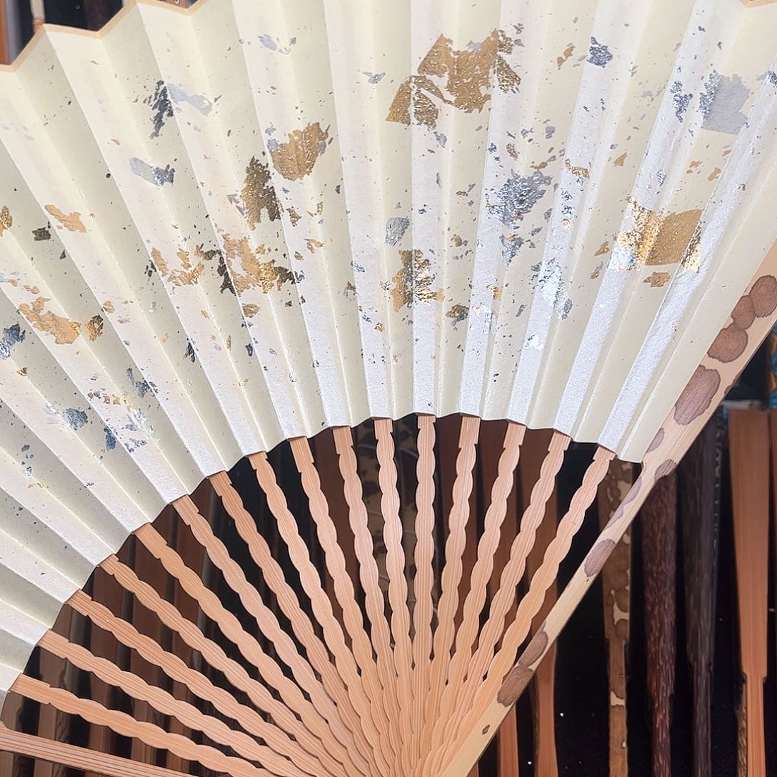 扇子白撒龙鳞梅妃