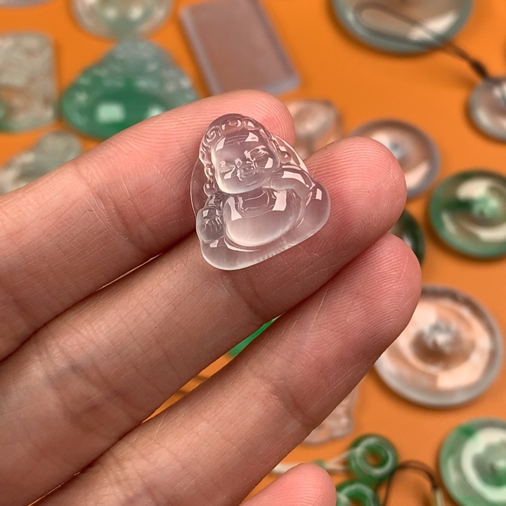 翡翠挂件未镶嵌…..