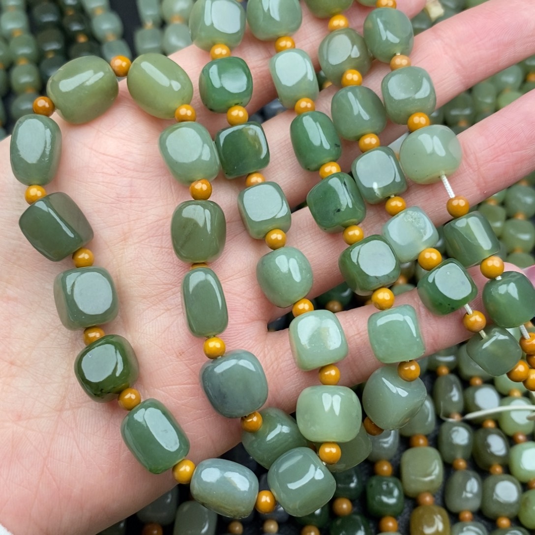 和田玉未镶嵌车挂