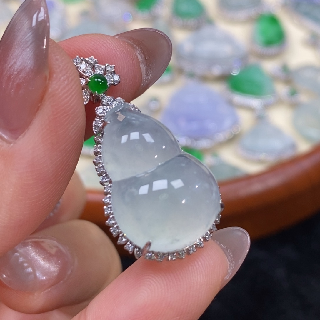 翡翠吊坠(赠链)18K金镶嵌