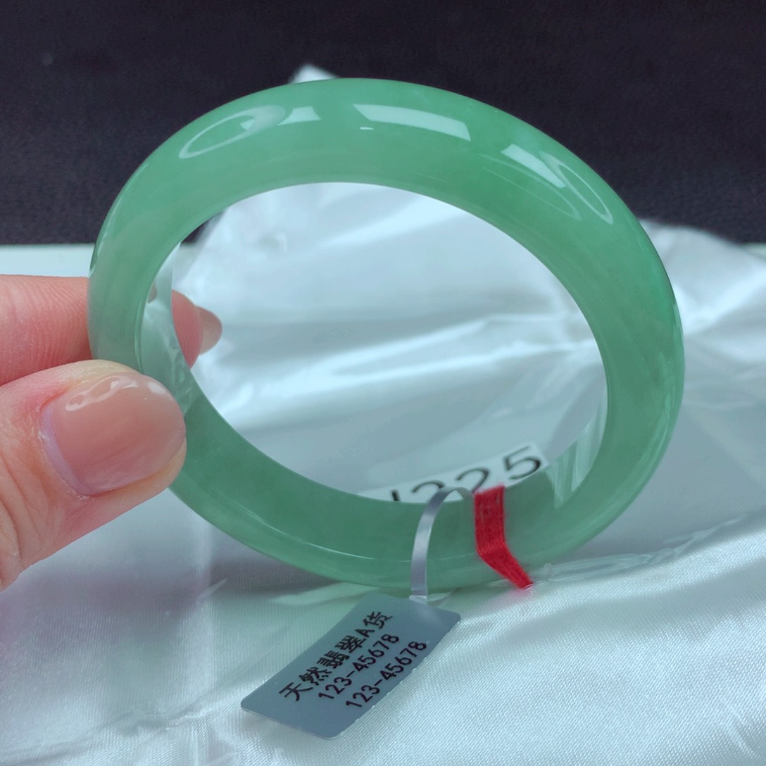 翡翠手镯未镶嵌手镯88