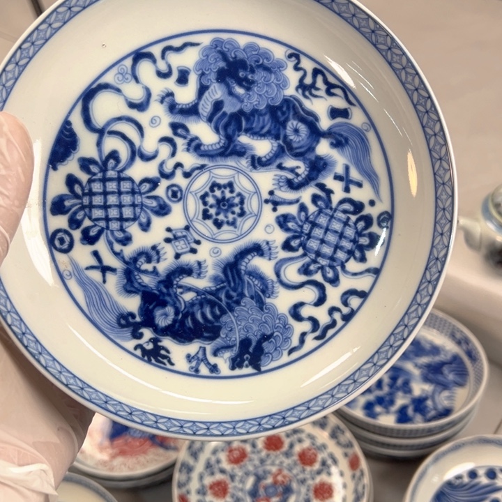 瓷片白青花狮子壶承全品