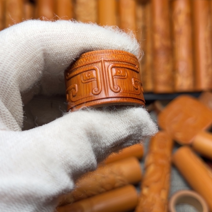 实心竹雕刻手把件