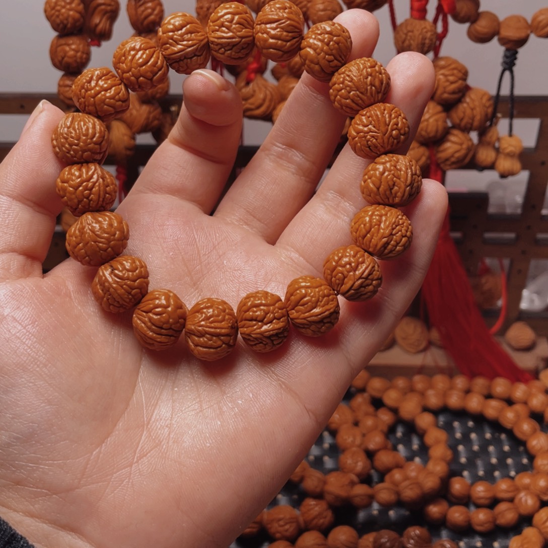 木质类龙纹桃枭手串