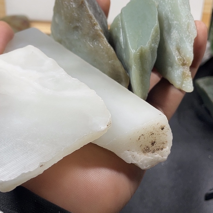 同***乐和田玉（糖玉）未镶嵌珠宝半成品