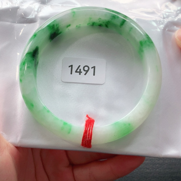 翡翠手镯未镶嵌天然翡翠手镯01