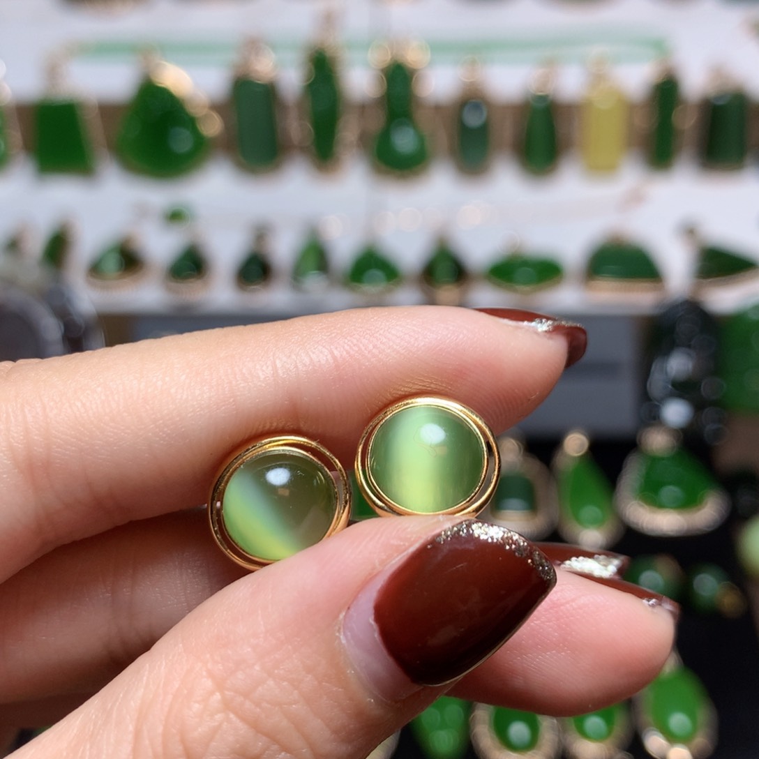 和田玉（碧玉）耳钉18K金镶嵌