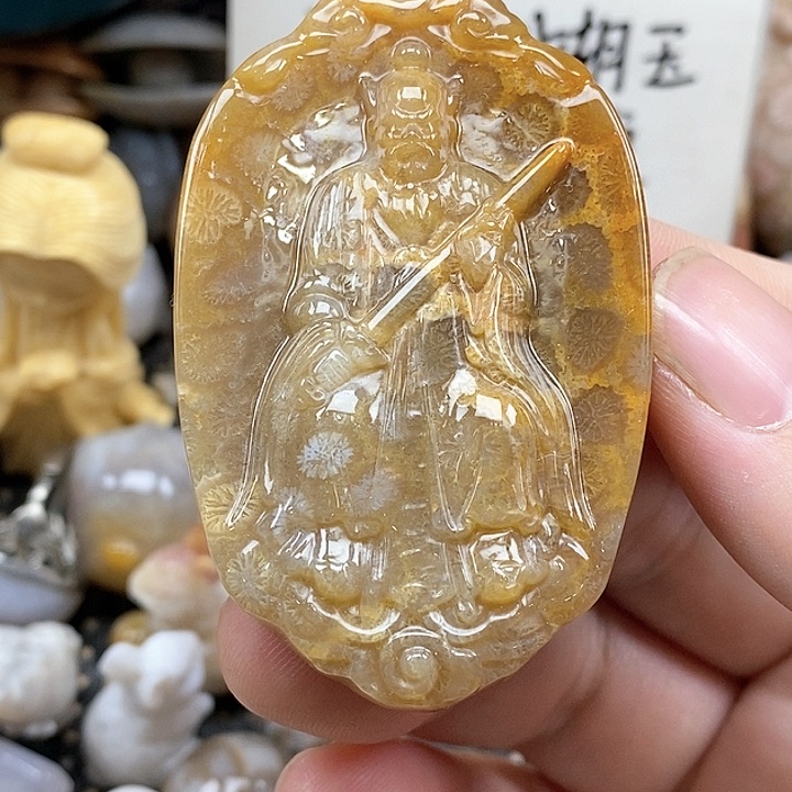 颈饰未镶嵌硅化珊瑚（珊瑚玉）