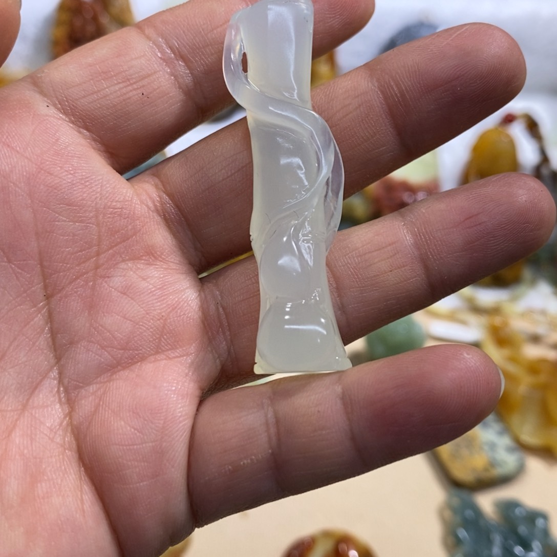 蛇纹石玉未镶嵌颈饰