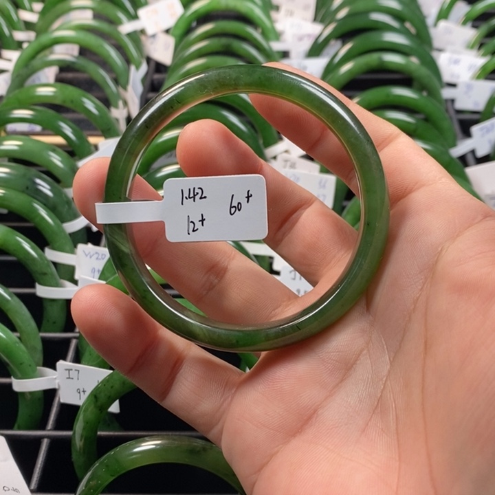 和田玉（碧玉）未镶嵌手镯