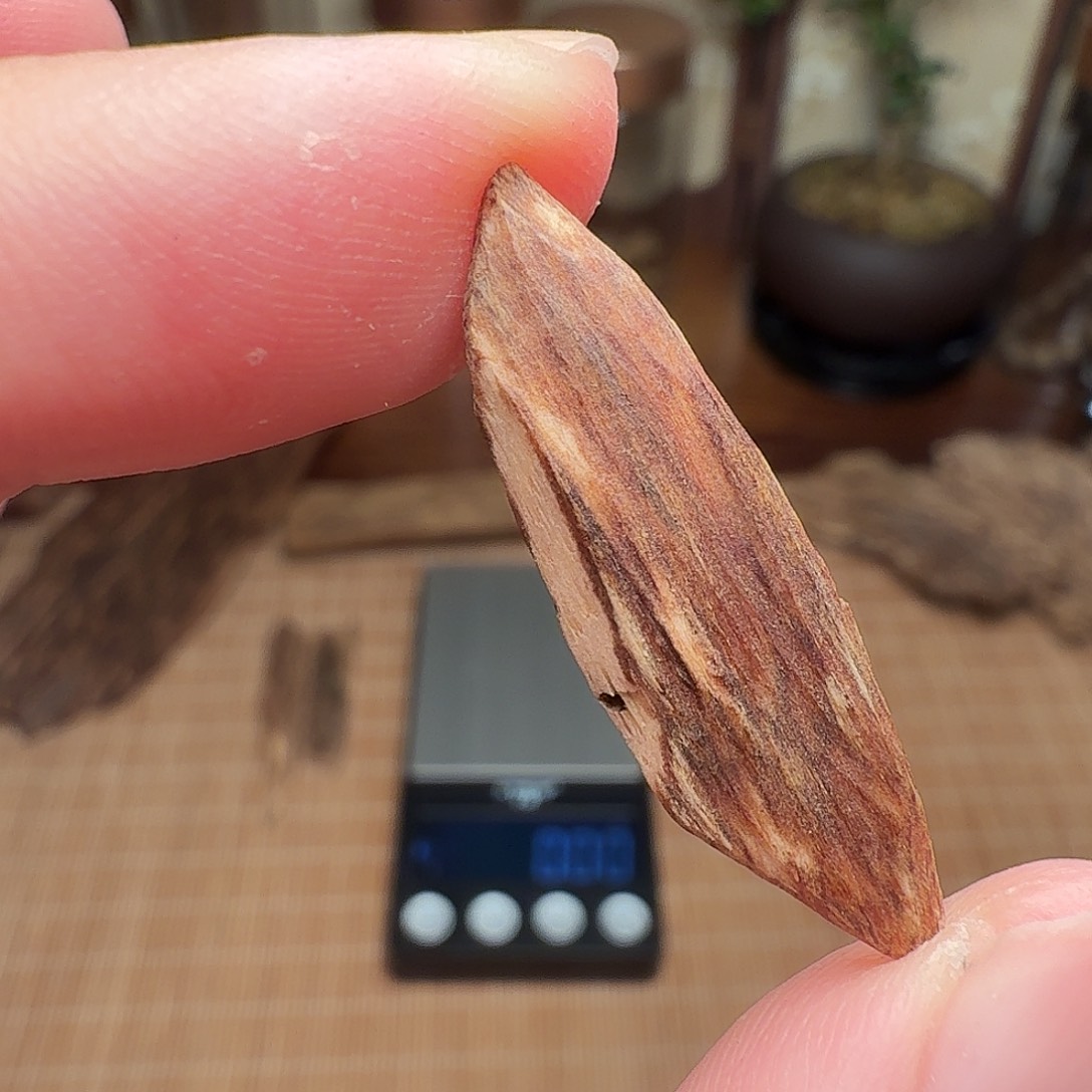 沉香海南黄油格瓜子