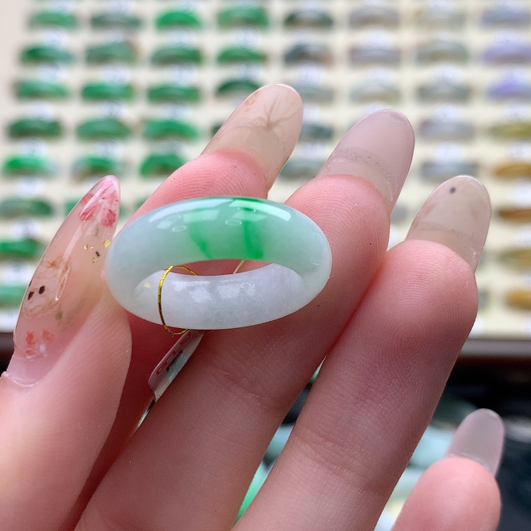 翡翠未镶嵌戒指港10