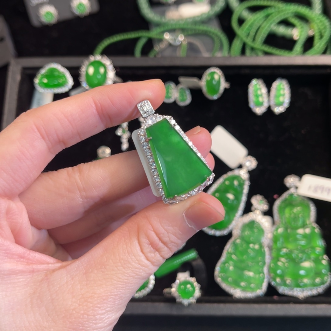 翡翠银S925镶嵌戒指无事牌吊坠