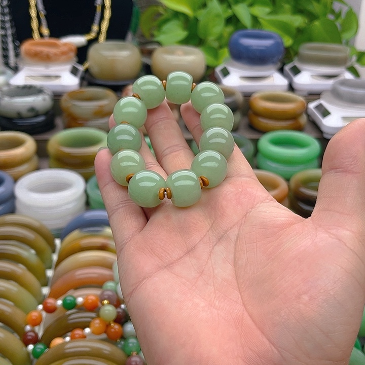 未镶嵌手镯（圆镯）石英质玉