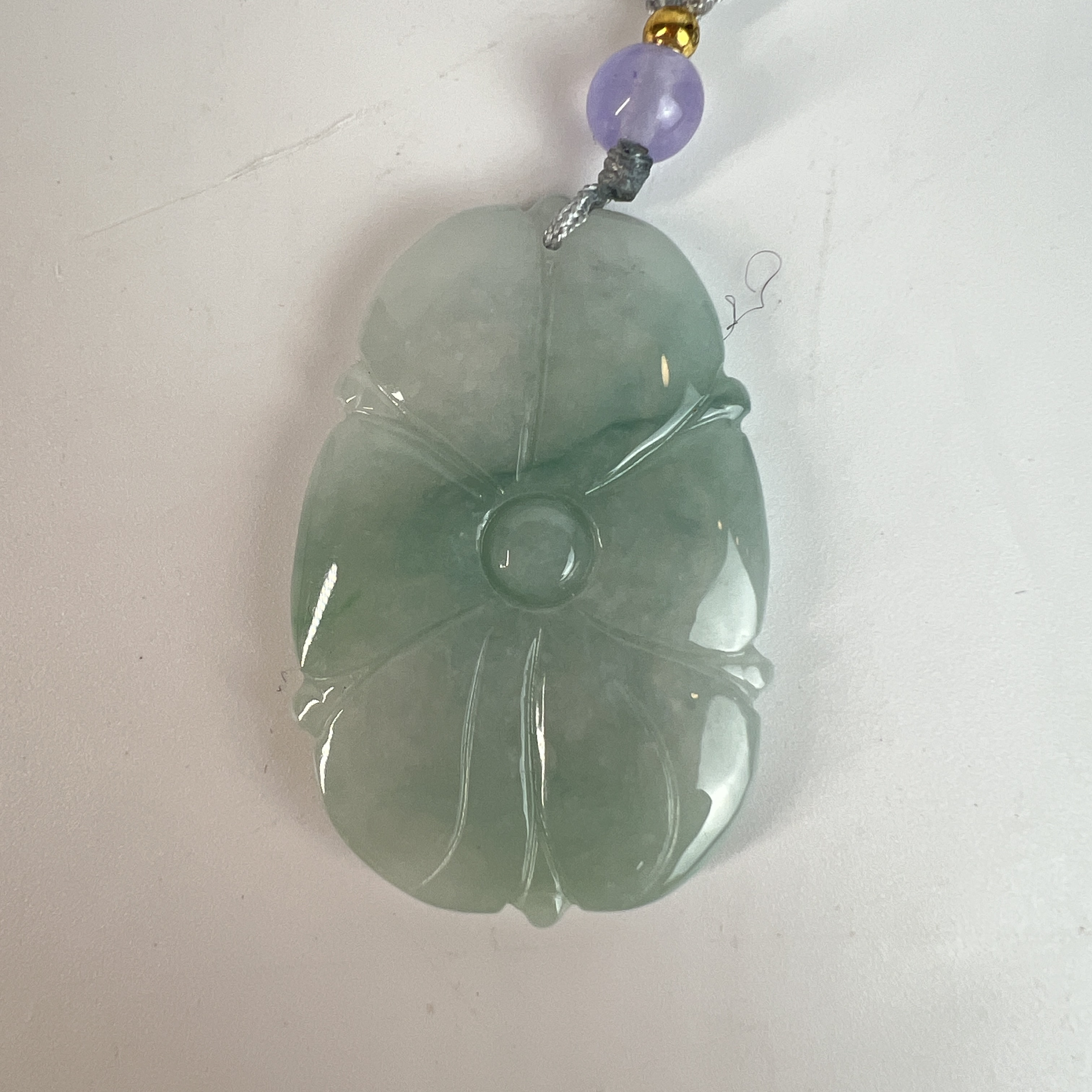 TM 120160 近现代 翡翠雕荷叶挂件