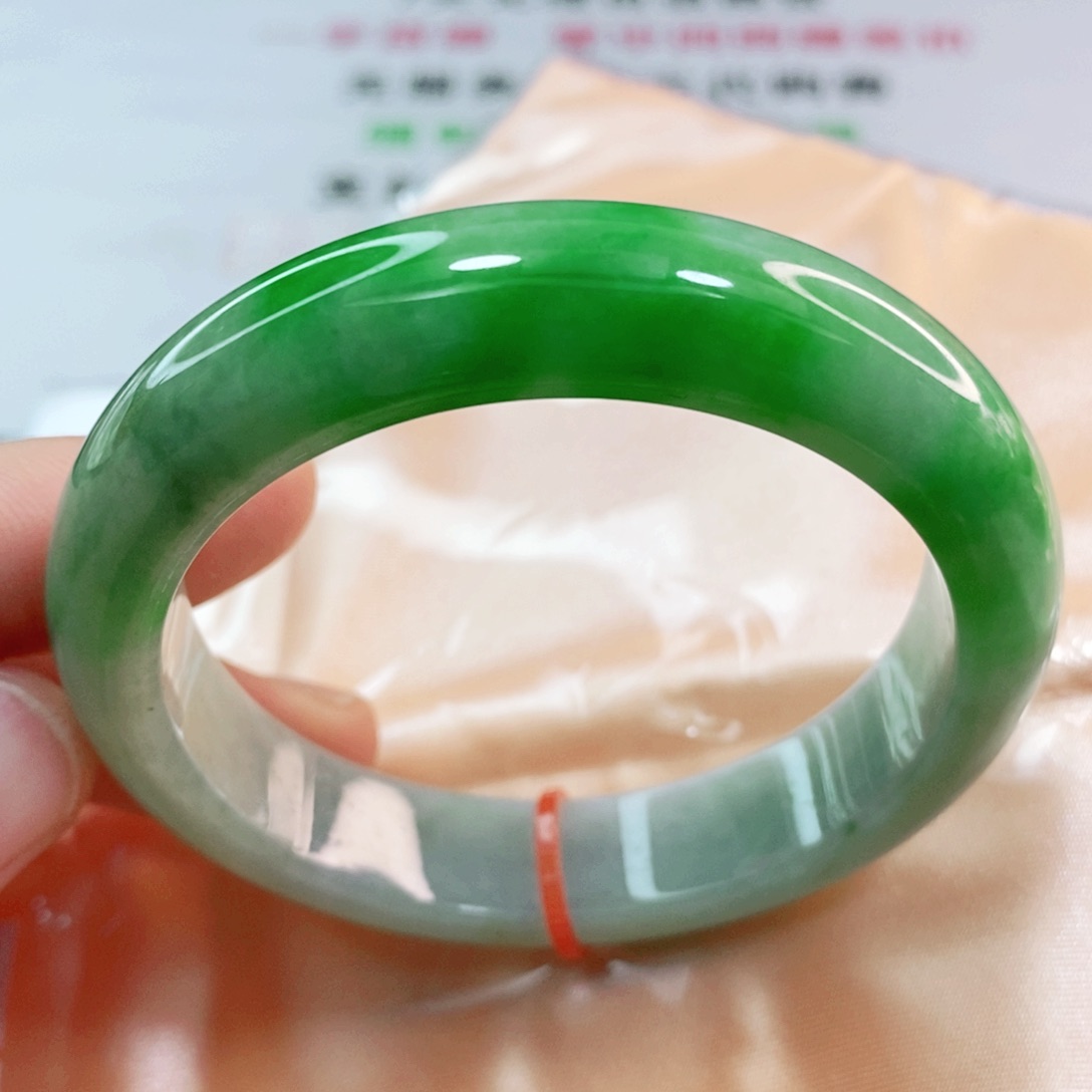翡翠手镯未镶嵌52.8圈口