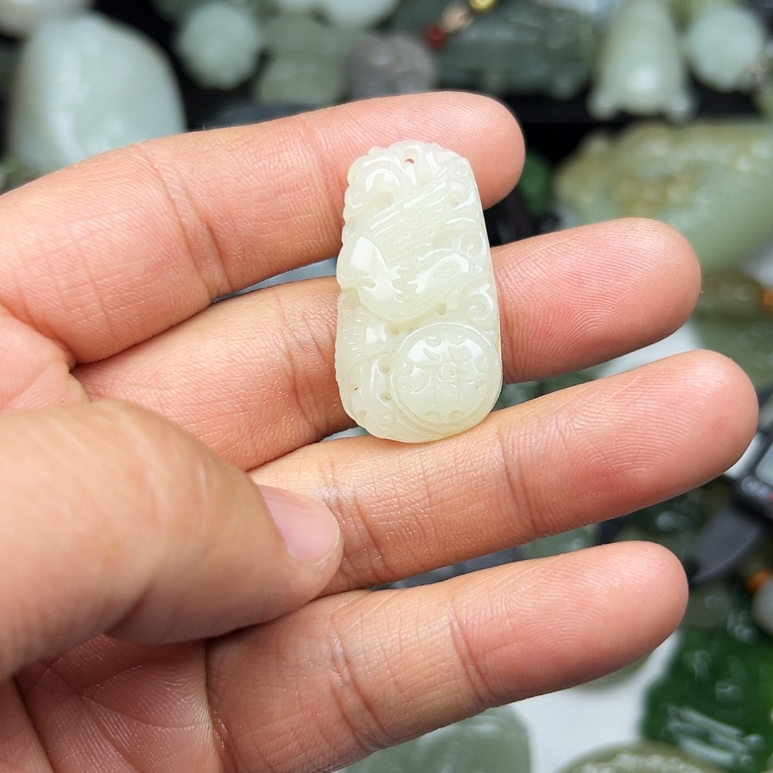 和田玉颈饰未镶嵌