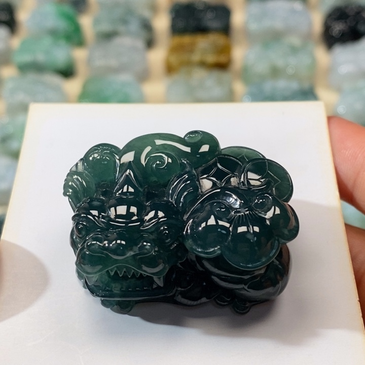 翡翠颈饰未镶嵌天然翡翠貔貅吊坠