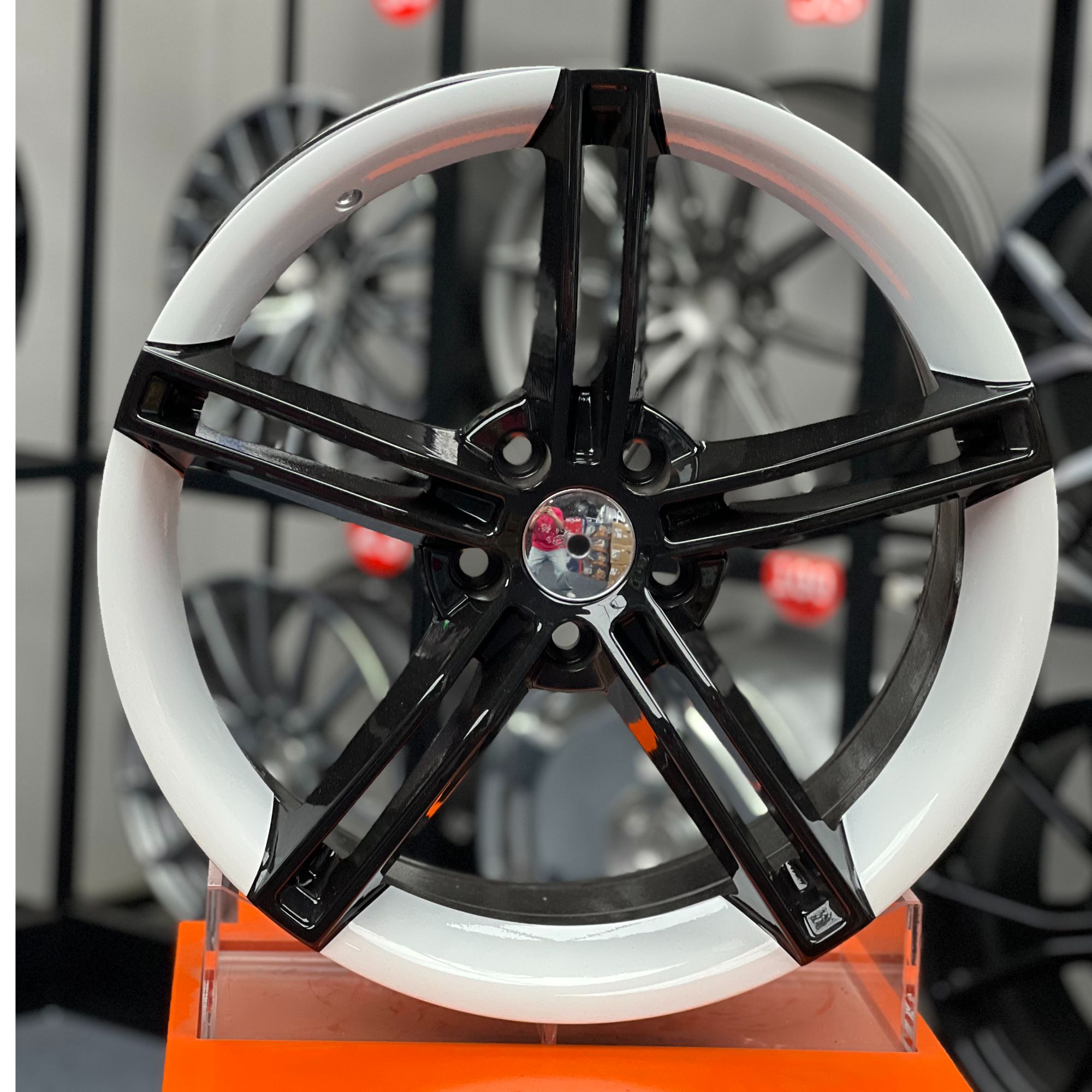 黑白套色旋压轮毂18寸19寸适用于多款车型