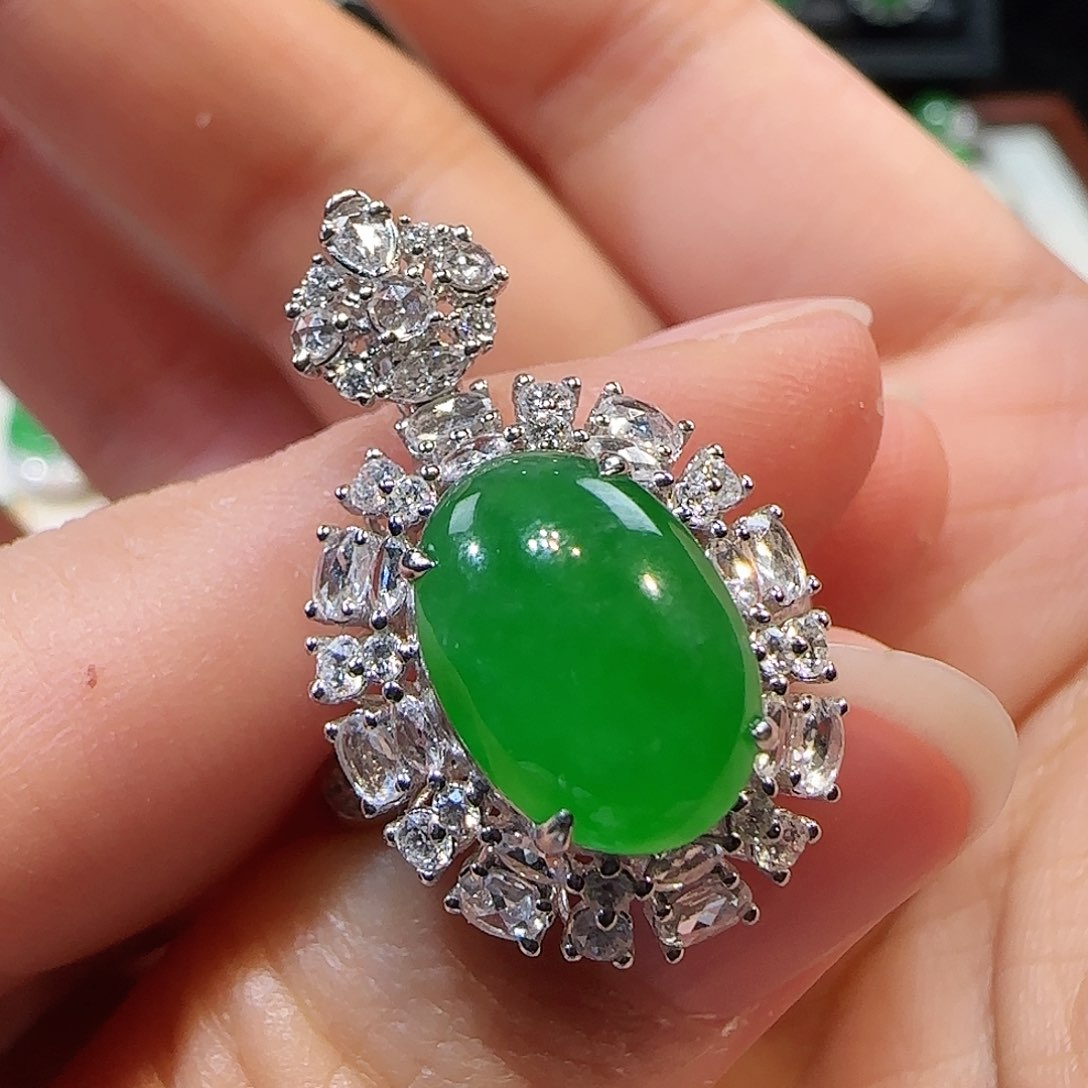 翡翠颈饰18K金镶嵌翡翠