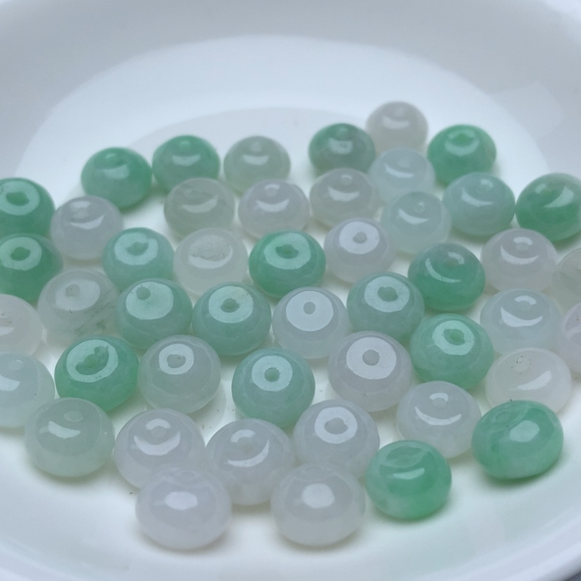 【闪购商品】翡翠手链未镶嵌卡5.6乘8.6冰绿白鼓珠10个