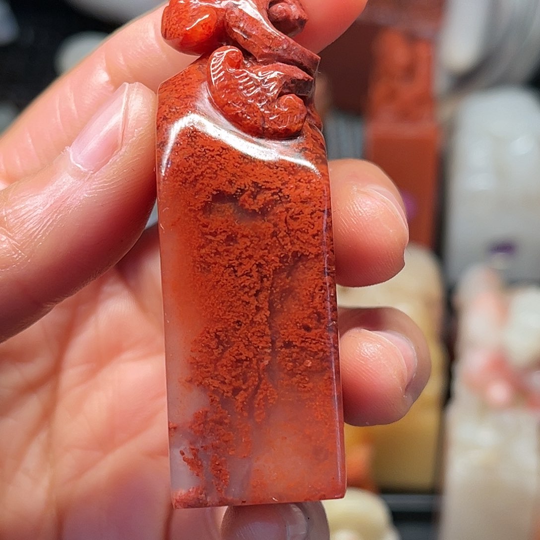 寿山石印石这种现象很明显