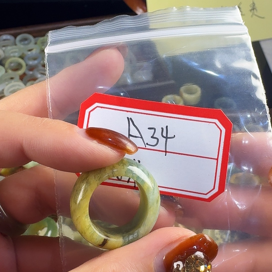 好***的蛇纹石玉合金戒指