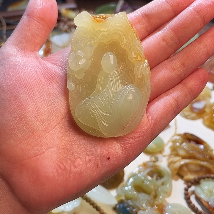 未镶嵌蛇纹石玉颈饰k***a