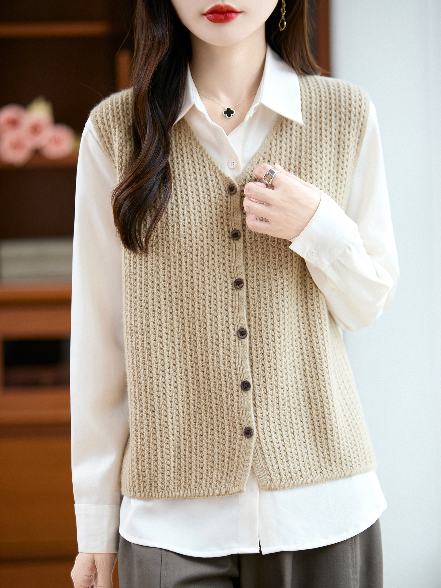 100%纯羊绒秋季新款V领马甲镂空针织马甲L089