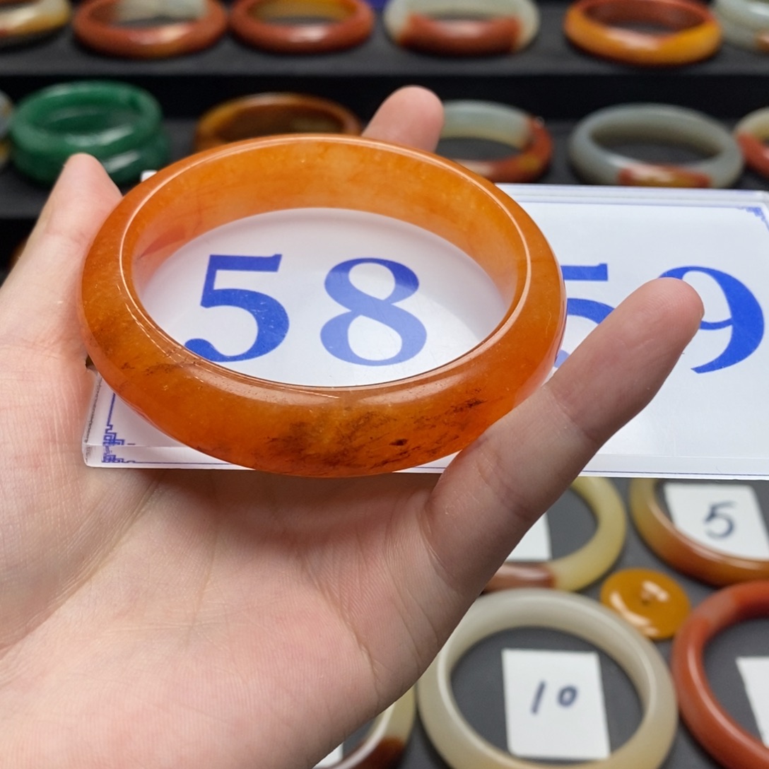 石英质玉（黄龙玉）手镯微瑕未镶嵌