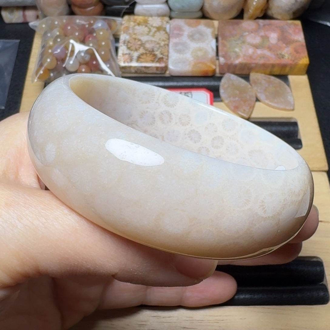 硅化玉温润如玉，冰透光滑58.5未镶嵌