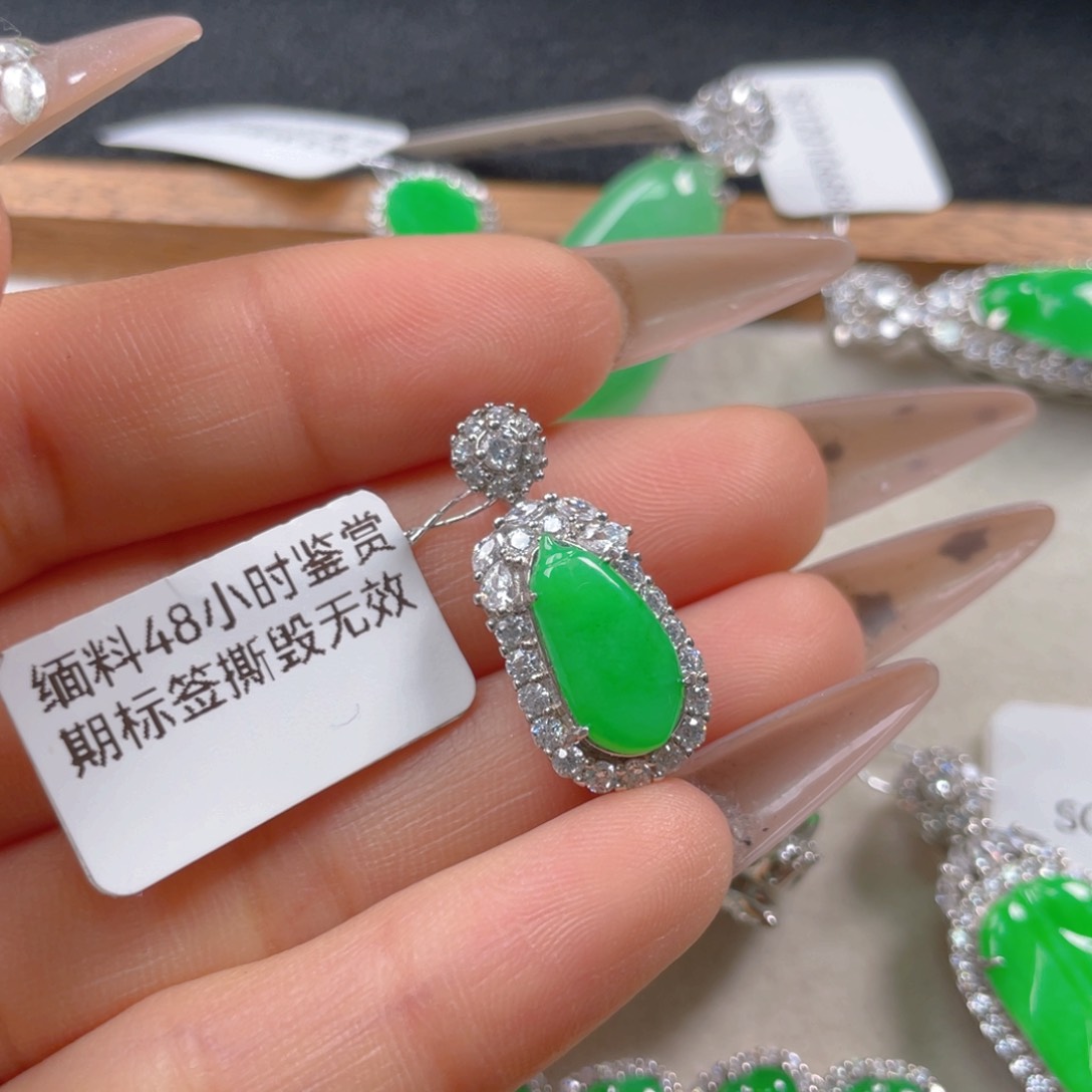 翡翠颈饰银S925镶嵌翡翠