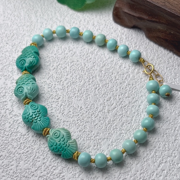 799绿松石老型18K手链约5mm，金鱼约10×12.5mm，加延长链约18.5cm