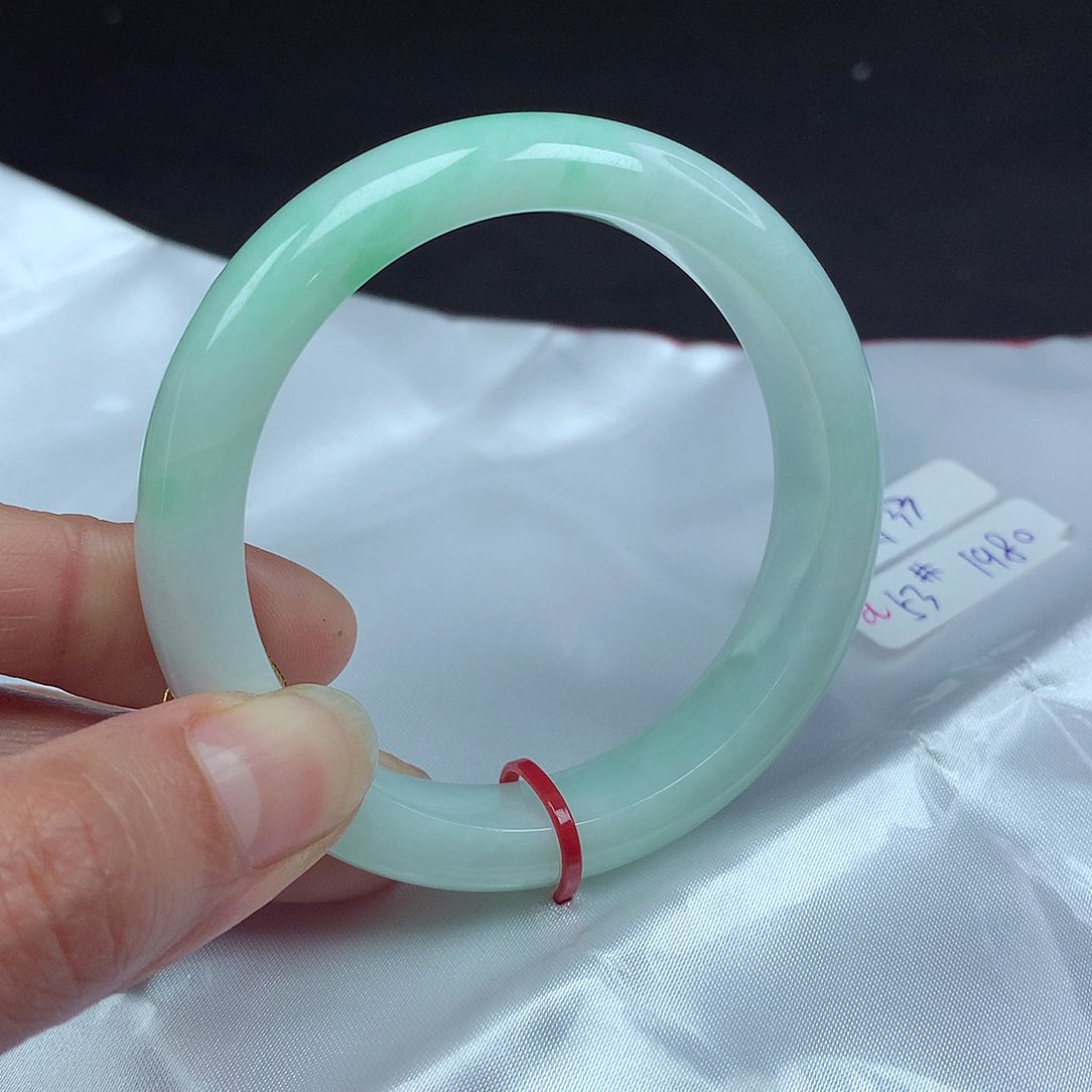 翡翠手镯未镶嵌53圈133