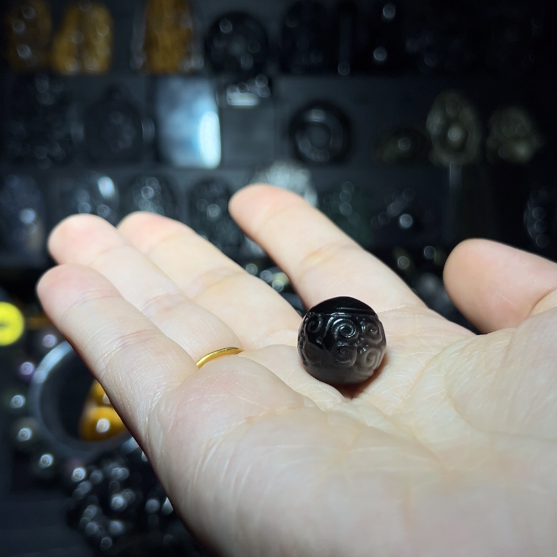 W***`黑曜岩未镶嵌手链