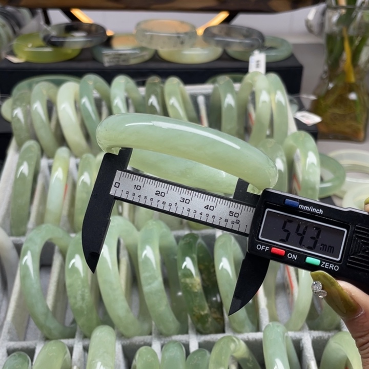 蛇纹石玉手镯未镶嵌149