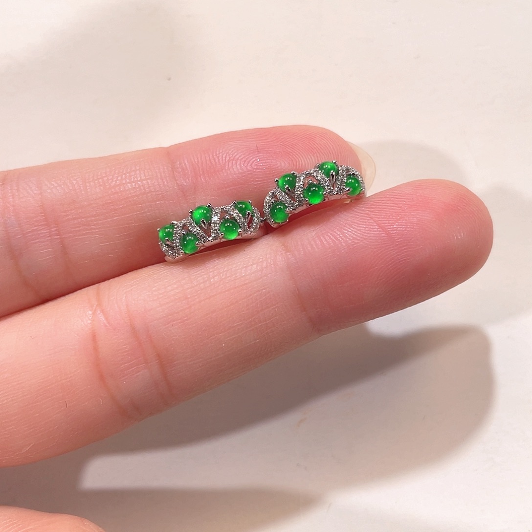 翡翠18K金镶嵌耳饰南非钻