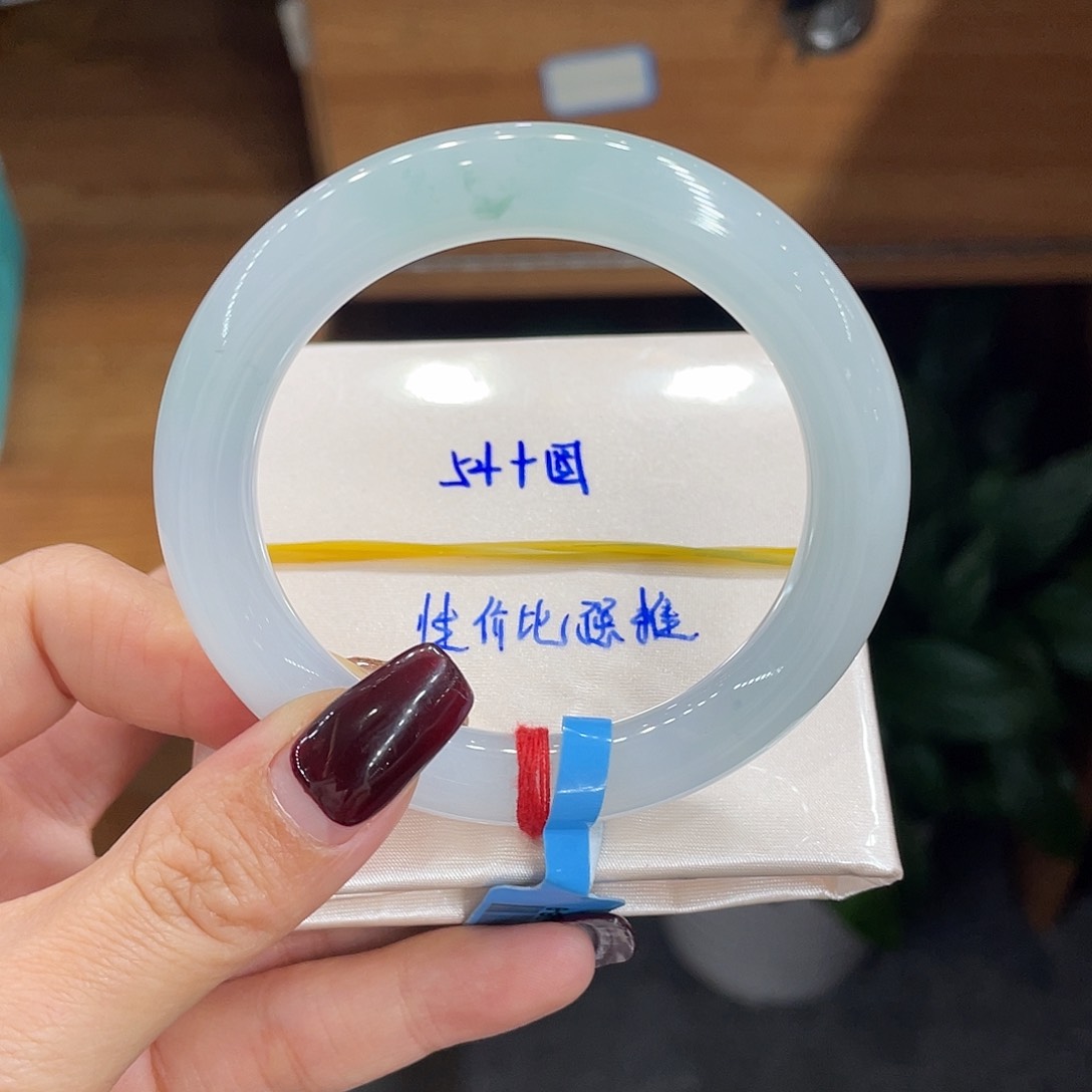 翡翠手镯未镶嵌天然翡翠