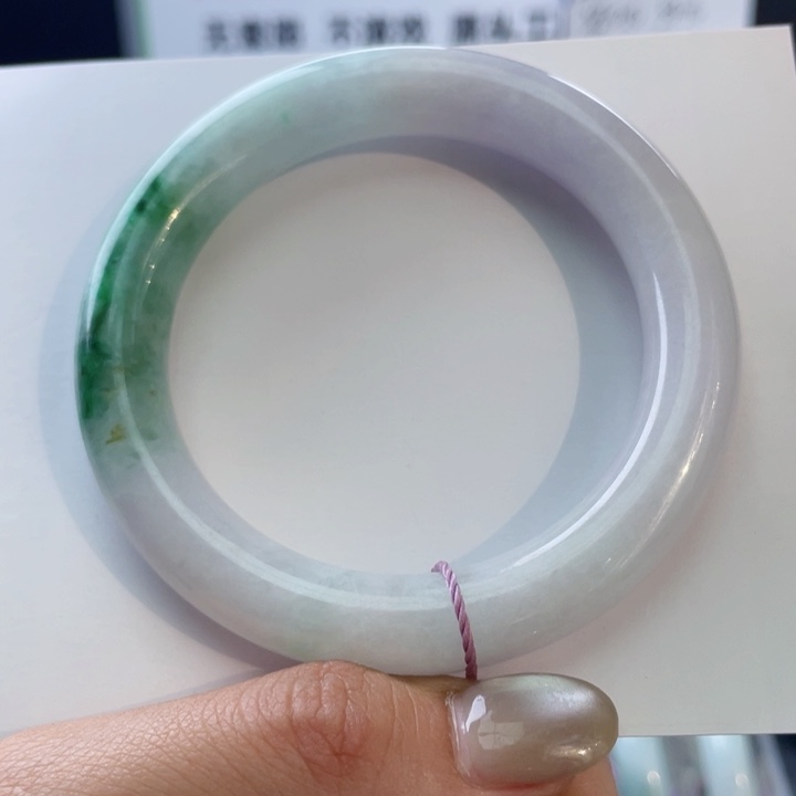 莉***儿翡翠未镶嵌手镯56
